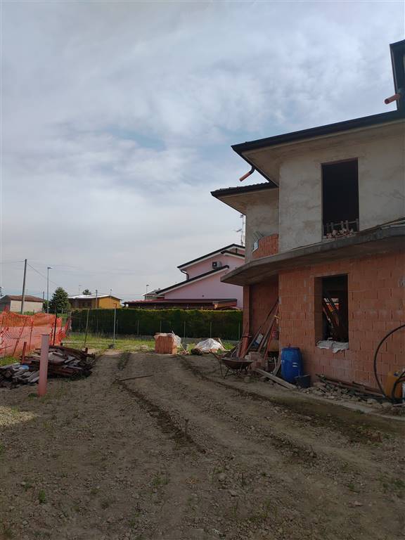 Villa a schiera in Via Calipari in zona Polesine a Pegognaga