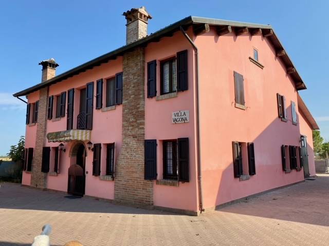 Villa in vendita a Mirandola Modena