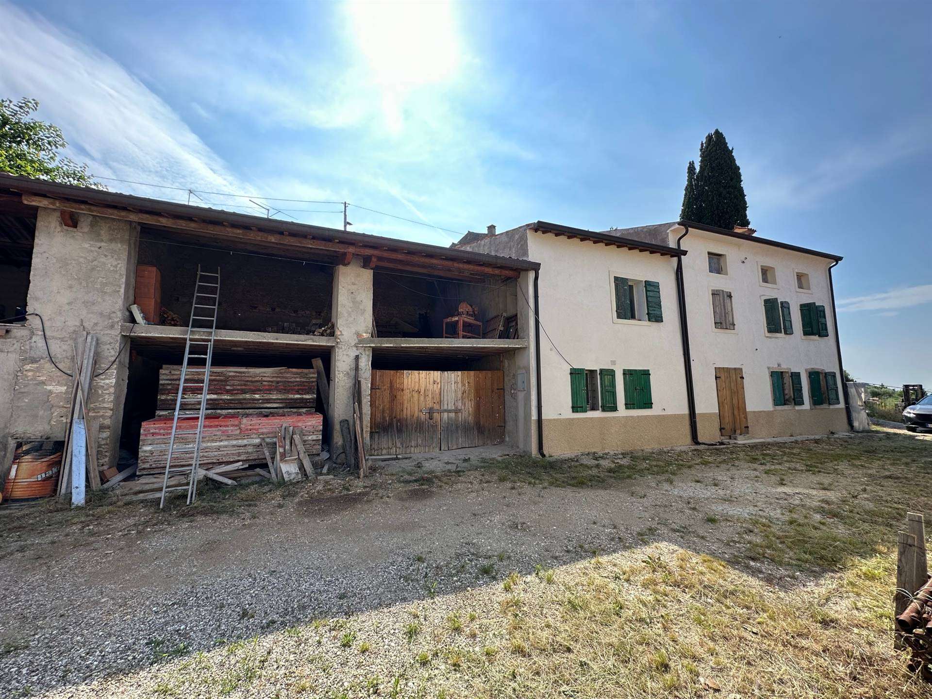 Casa semi indipendente da ristrutturare in zona Campiano a Cazzano di Tramigna