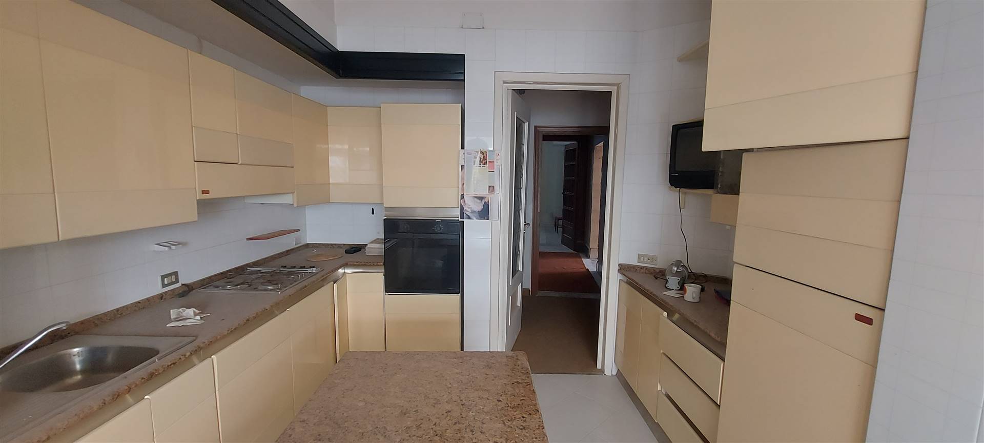 PORTA PICCOLA, MESAGNE, Apartment for sale of 141 Sq. mt., Be restored, Energetic class: G, placed at 1° on 1, composed by: 4 Rooms, Separate kitchen,