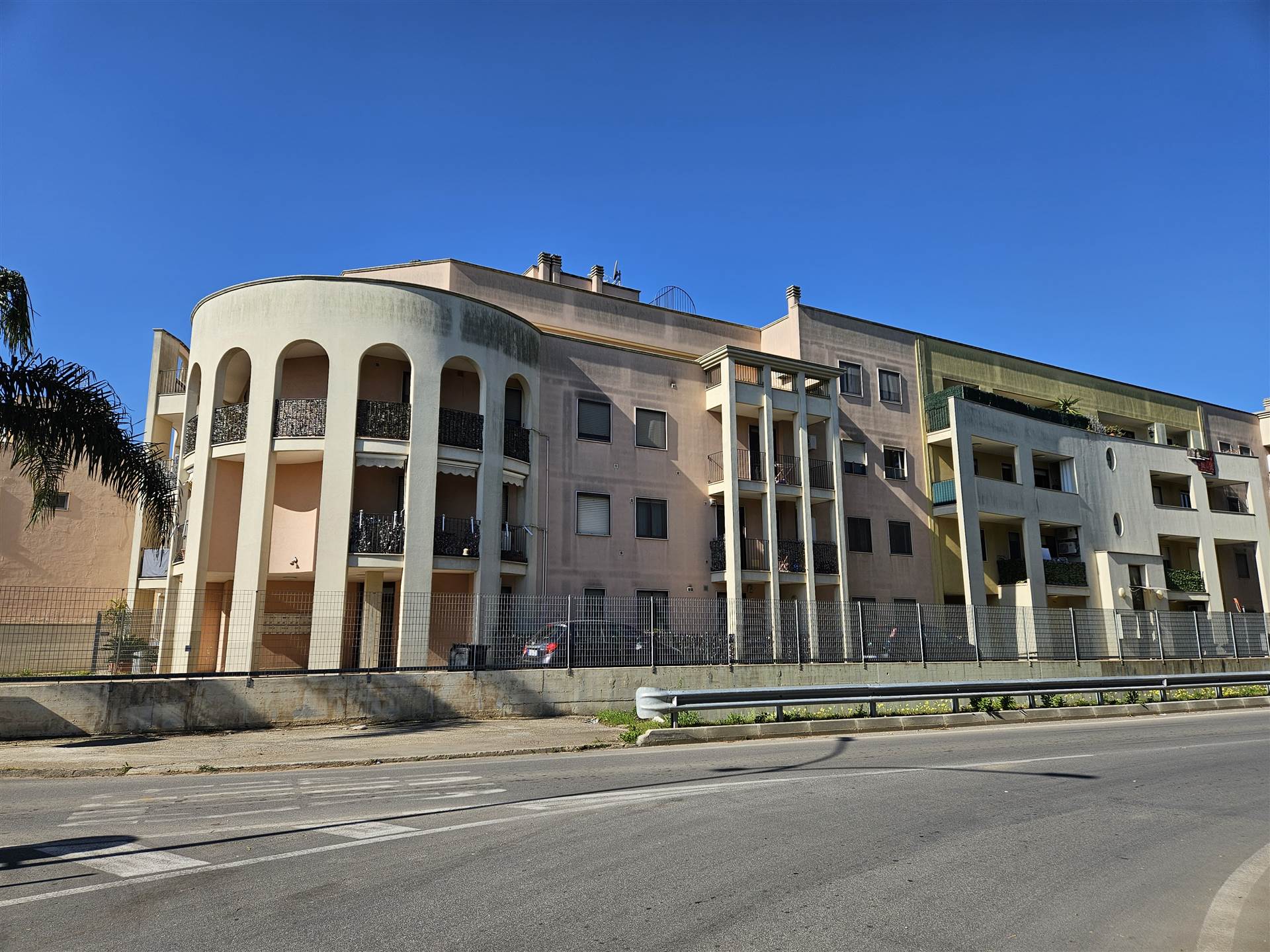VIA BRINDISI, MESAGNE, Apartment for sale of 94 Sq. mt., Excellent Condition, Heating Individual heating system, placed at 2° on 3, composed by: 4.5 