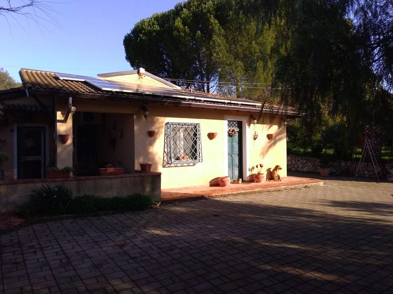 Villa bifamiliare in vendita a Caltanissetta