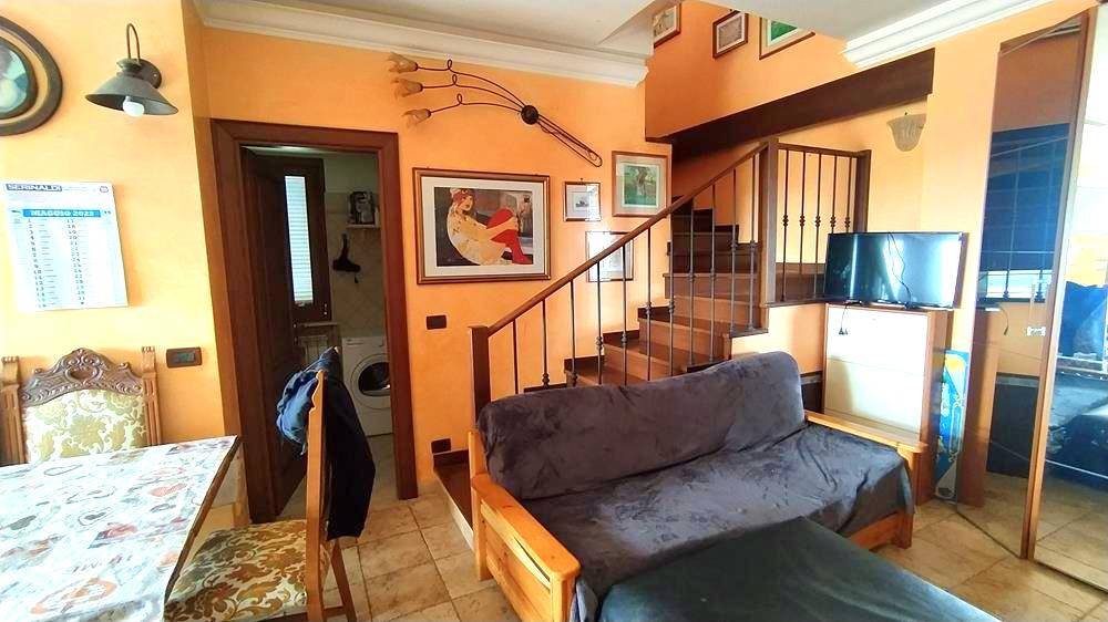 COLLEVECCHIO, Apartment for sale of 110 Sq. mt., Heating Individual heating system, Energetic class: G, Epi: 161,79 kwh/m2 year, placed at Ground on 