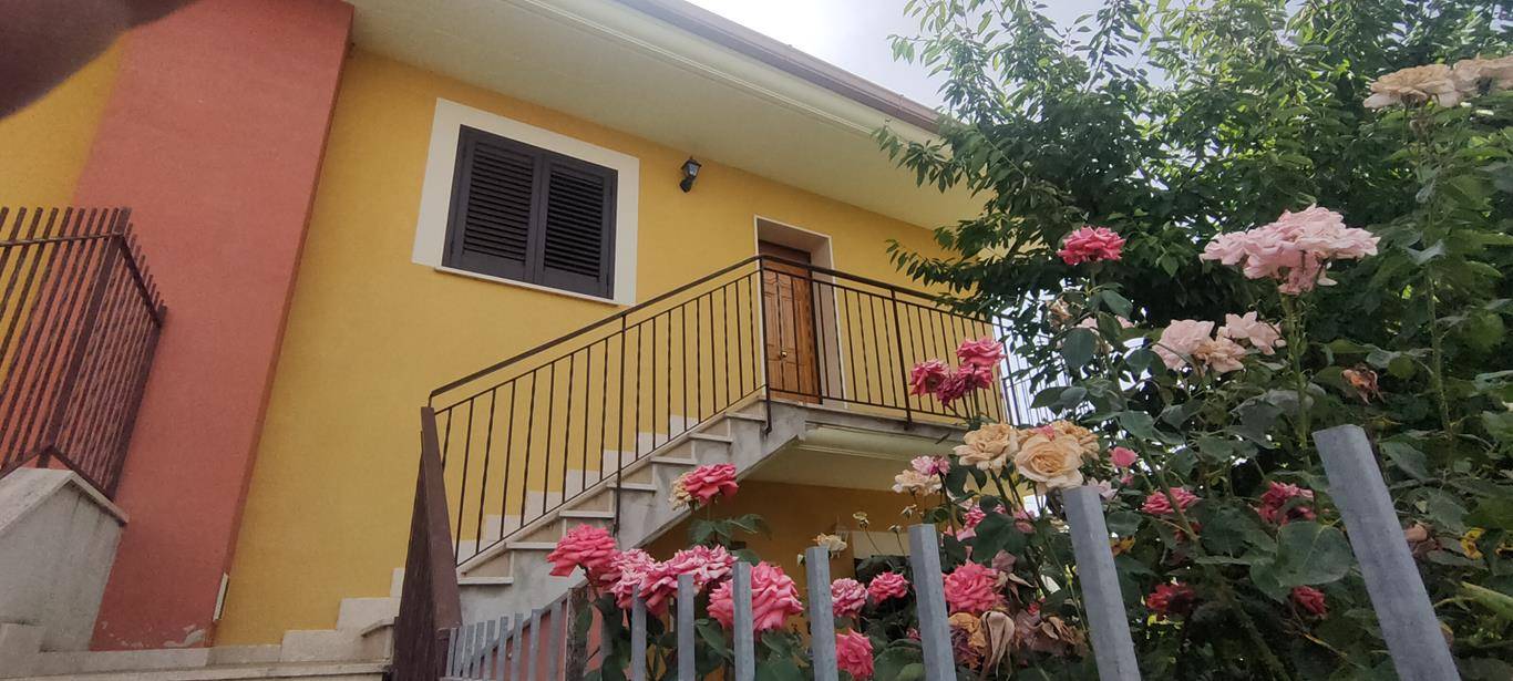 BARACCHE DI SAN POLO (BORGONUOVO), TARANO, Apartment for sale of 84 Sq. mt., Excellent Condition, Heating Individual heating system, placed at 1° on 