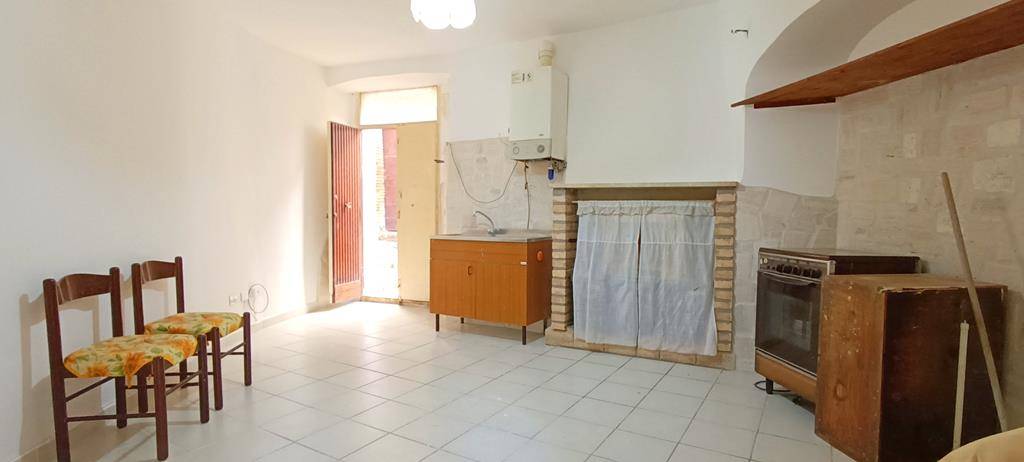 TARANO, Apartment for sale of 72 Sq. mt., Habitable, Heating Individual heating system, Energetic class: G, placed at Ground, composed by: 4.5 Rooms, 