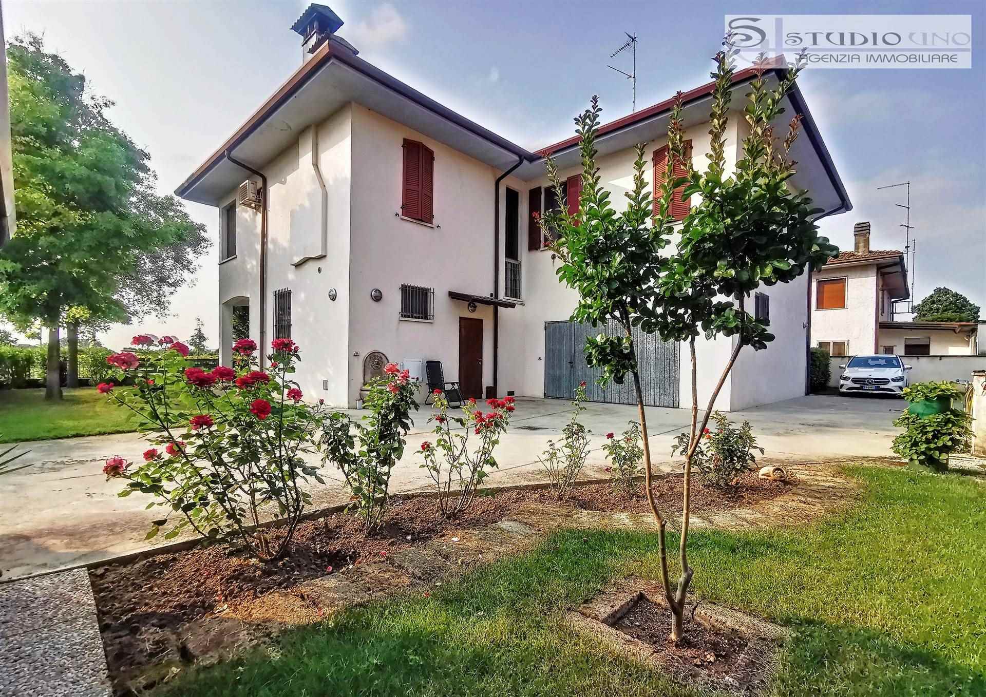 Villa in vendita a Bozzolo Mantova