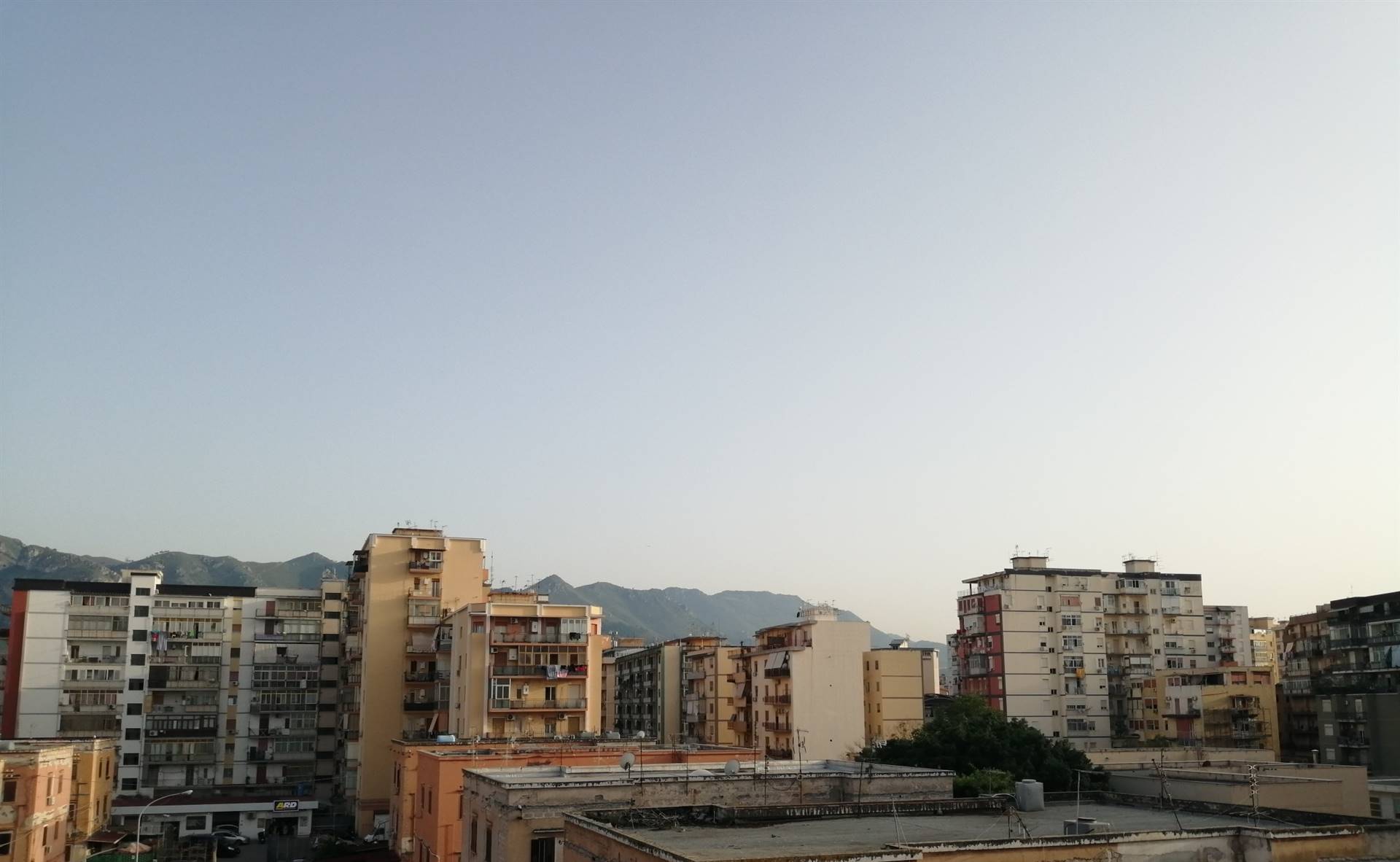 Trilocale in Via Scirè 4 in zona Civico a Palermo