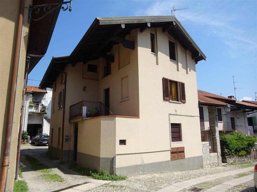 Casa singola in Via Cairoli 17 in zona Oltrefiume a Baveno