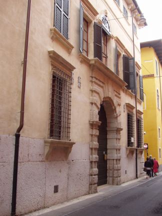 Bilocale in Via S.pietro Martire in zona Centro Storico a Verona