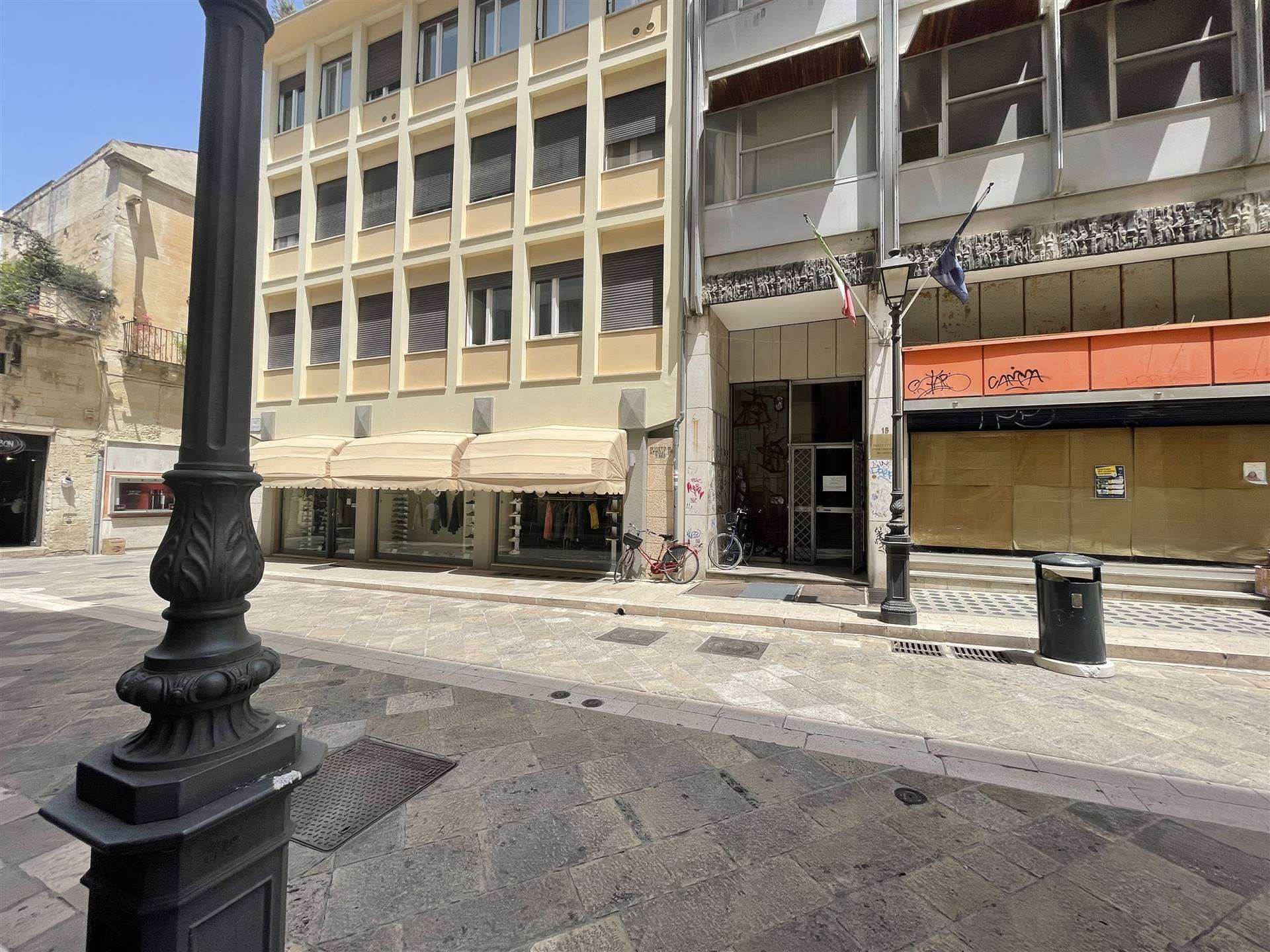CENTRO STORICO, LECCE, Office for sale of 2525 Sq. mt., Heating Individual heating system, Energetic class: E, Epi: 10 kwh/m3 year, composed by: 75 