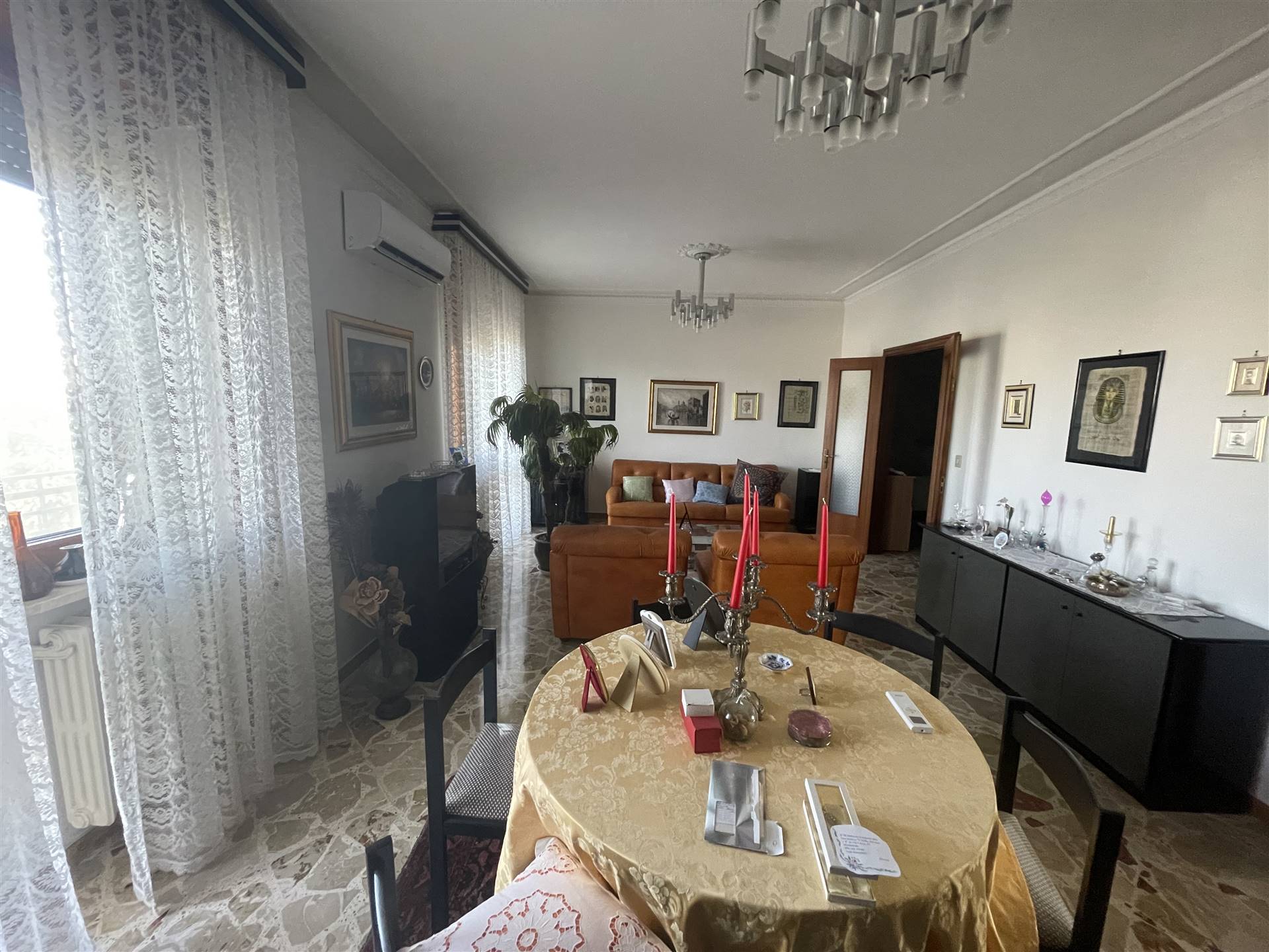 EST, LECCE, Apartment for sale of 152 Sq. mt., Habitable, Heating Individual heating system, Energetic class: F, Epi: 83,2959 kwh/m2 year, placed at 