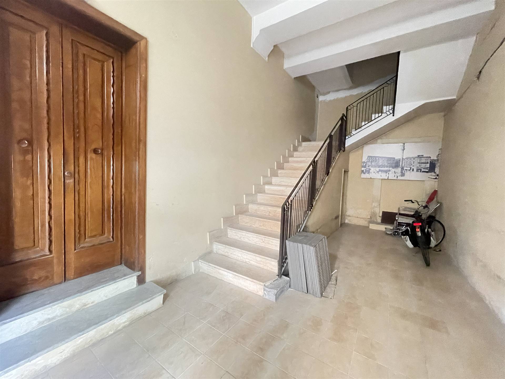 The Agency Immobiliare ha il piacere di proporre in esclusiva due appartamenti con affaccio sulla centralissima Via Sardegna in zona San Lazzaro, a 