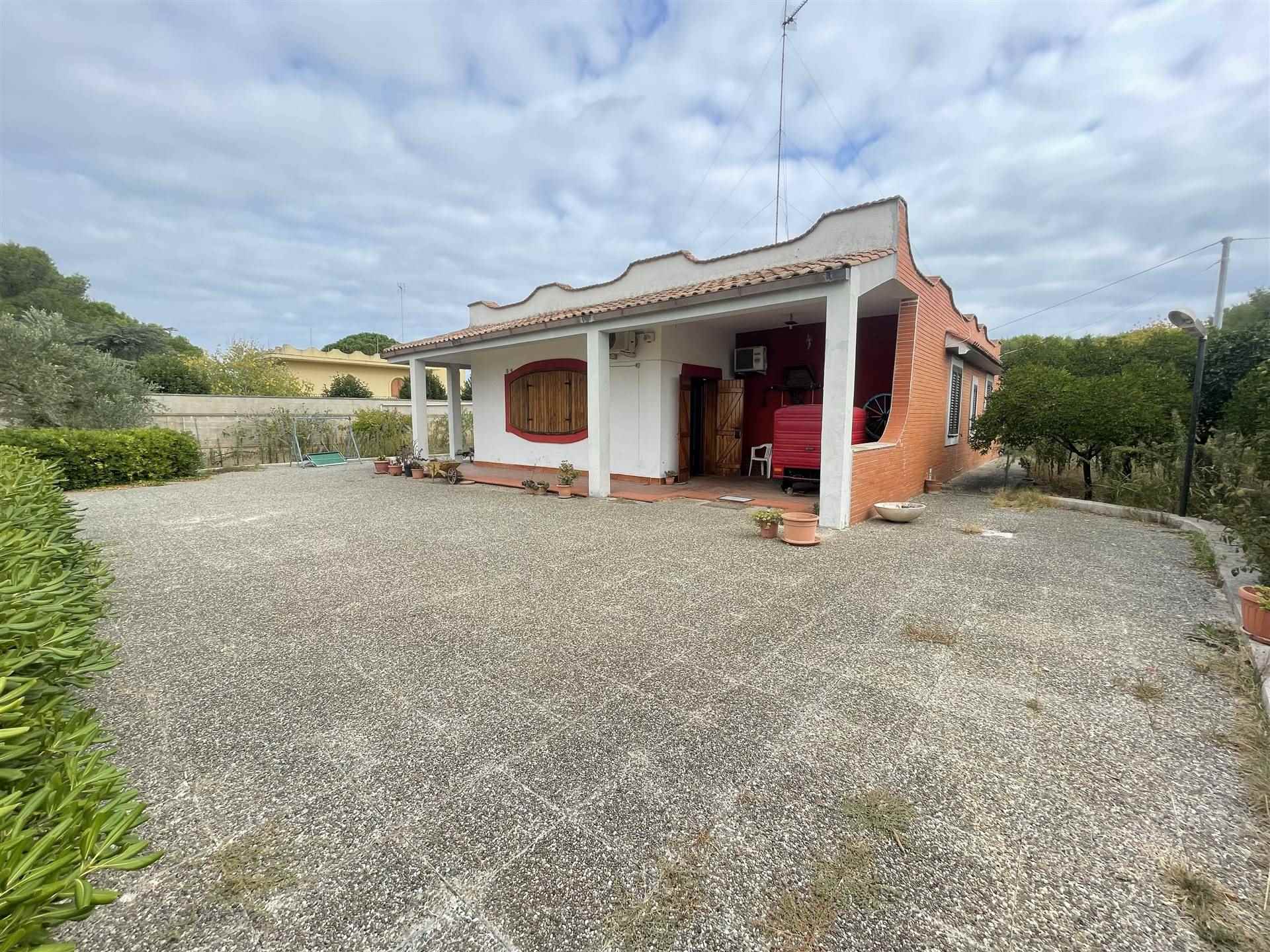 SAN CATALDO, LECCE, Villa for sale of 150 Sq. mt., Heating Individual heating system, Energetic class: G, Epi: 247,63 kwh/m2 year, placed at Ground, 