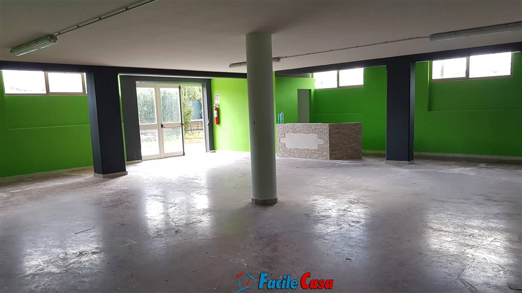SANTA CROCE, FORMIA, Warehouse for rent of 250 Sq. mt., Excellent Condition, Heating Individual heating system, Energetic class: G, placed at Ground 
