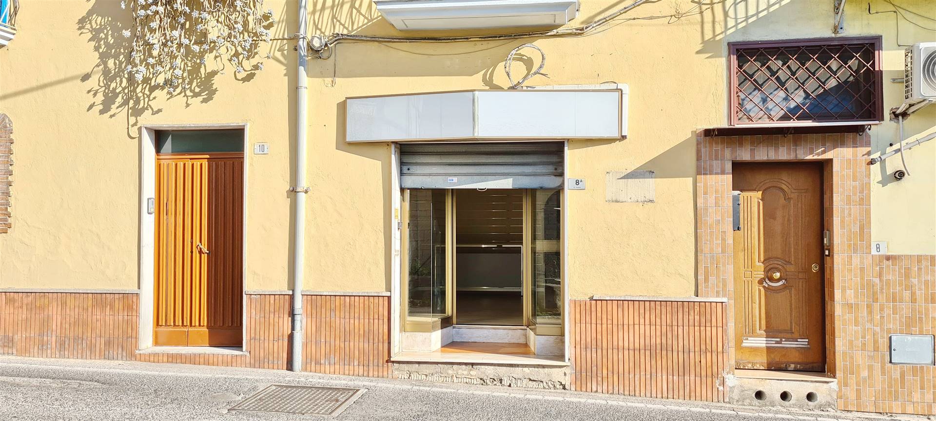 FORMIA, Shop for rent of 30 Sq. mt., Energetic class: G, placed at Raised, composed by: 1 Room, 1 Bathroom, Price: € 300