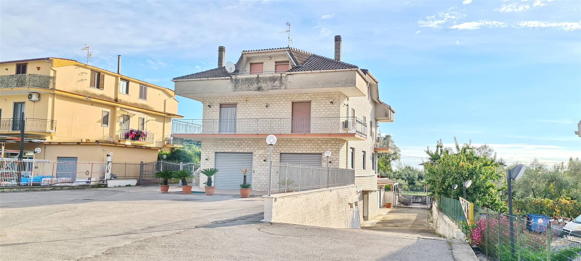 SCAURI, MINTURNO, Apartment for sale, Be restored, Heating Individual heating system, Energetic class: G, placed at 2° on 2, composed by: 4 Rooms, 
