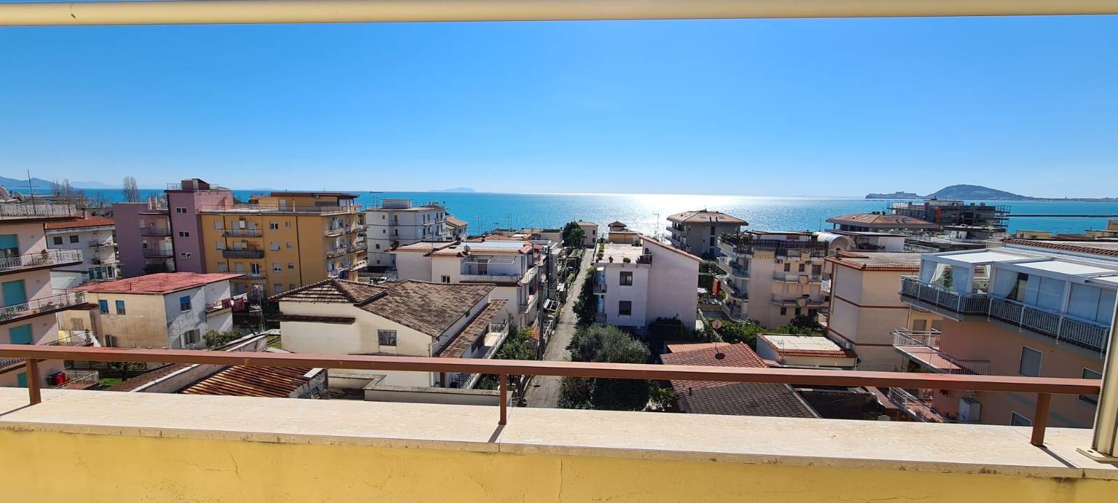 FORMIA, Apartment for sale of 110 Sq. mt., Be restored, Heating Individual heating system, Energetic class: G, placed at 4° on 4, composed by: 4 