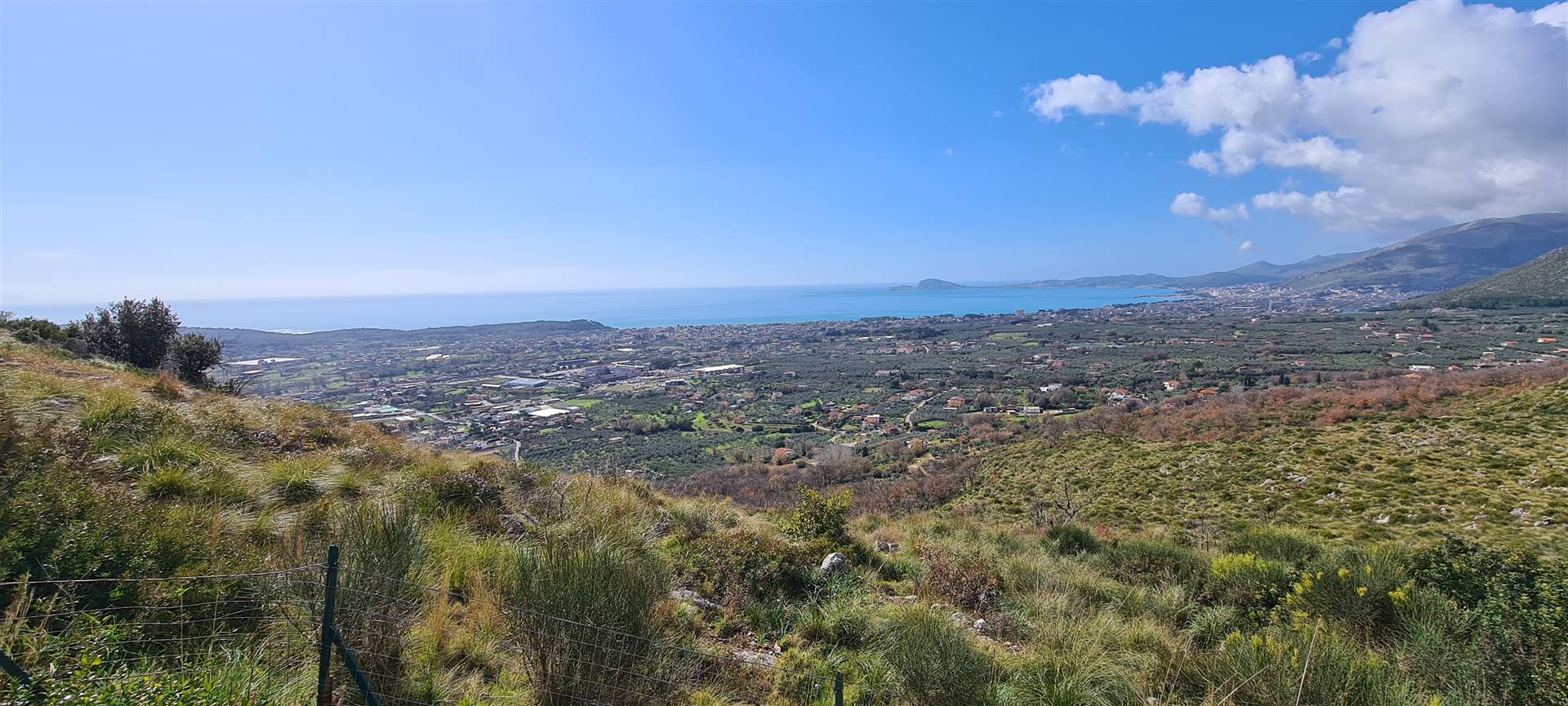 CASTELLONORATO, FORMIA, Single house for sale of 40 Sq. mt., Good condition, Energetic class: G, placed at Ground, composed by: 1 Room, Show cooking, 