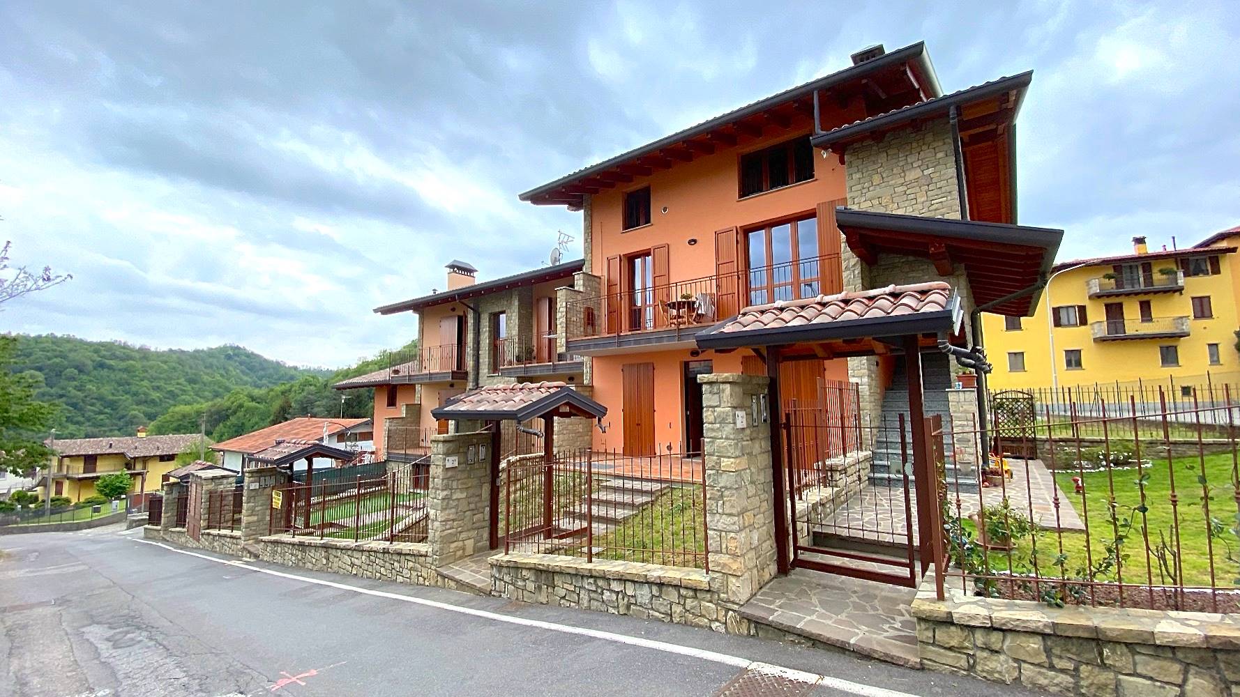 Appartamento in vendita a Palazzago Bergamo Burligo