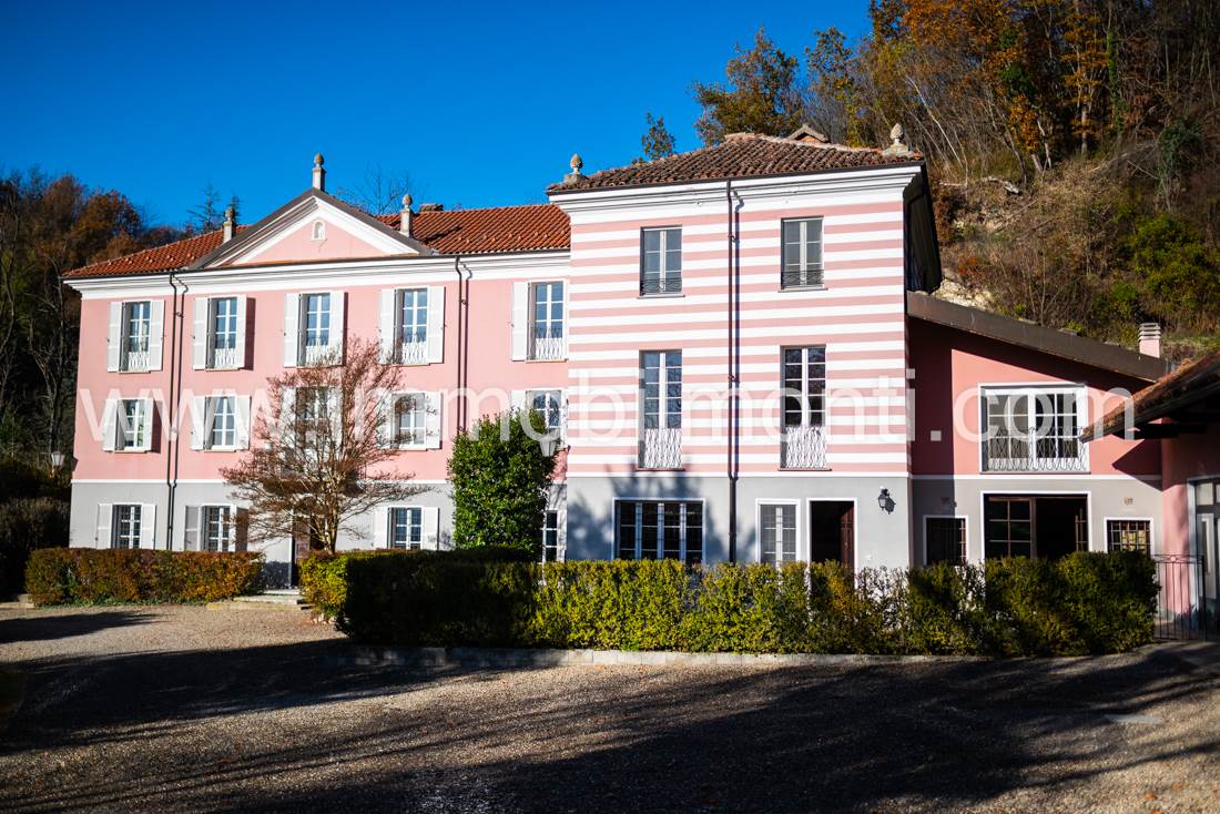 Villa ristrutturata a Acqui Terme