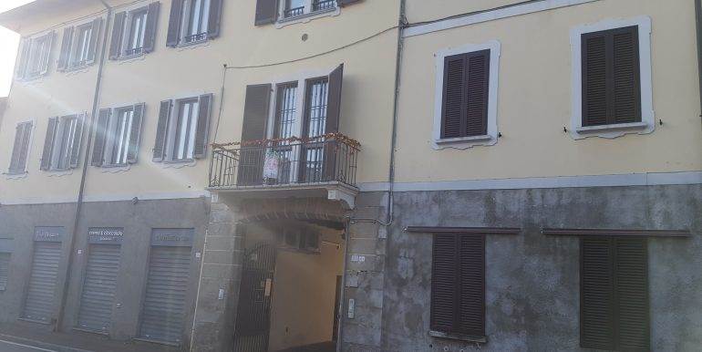 CORNATE D'ADDA - zona centro paese, proponiamo appartamento RISTRUTTURATO composto da Soggiorno/cucina, bagno, 2 camere matrimoniali e ripostiglio; 