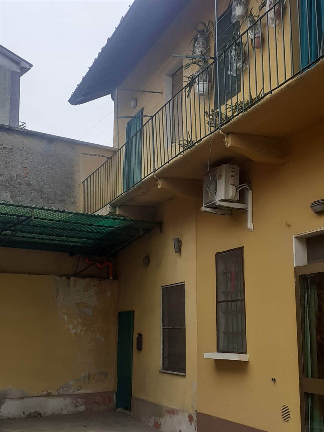GESSATE, Apartment for rent of 120 Sq. mt., Be restored, Heating Individual heating system, placed at Ground on 2, composed by: 4 Rooms, Separate 