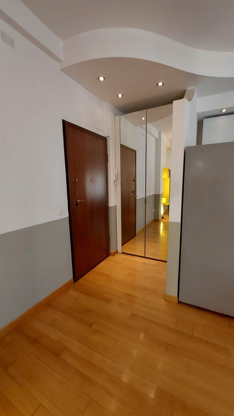 PORTA GENOVA, MILANO, Apartment for rent of 100 Sq. mt., Excellent Condition, Heating Centralized, placed at 4° on 5, composed by: 3 Rooms, Separate 