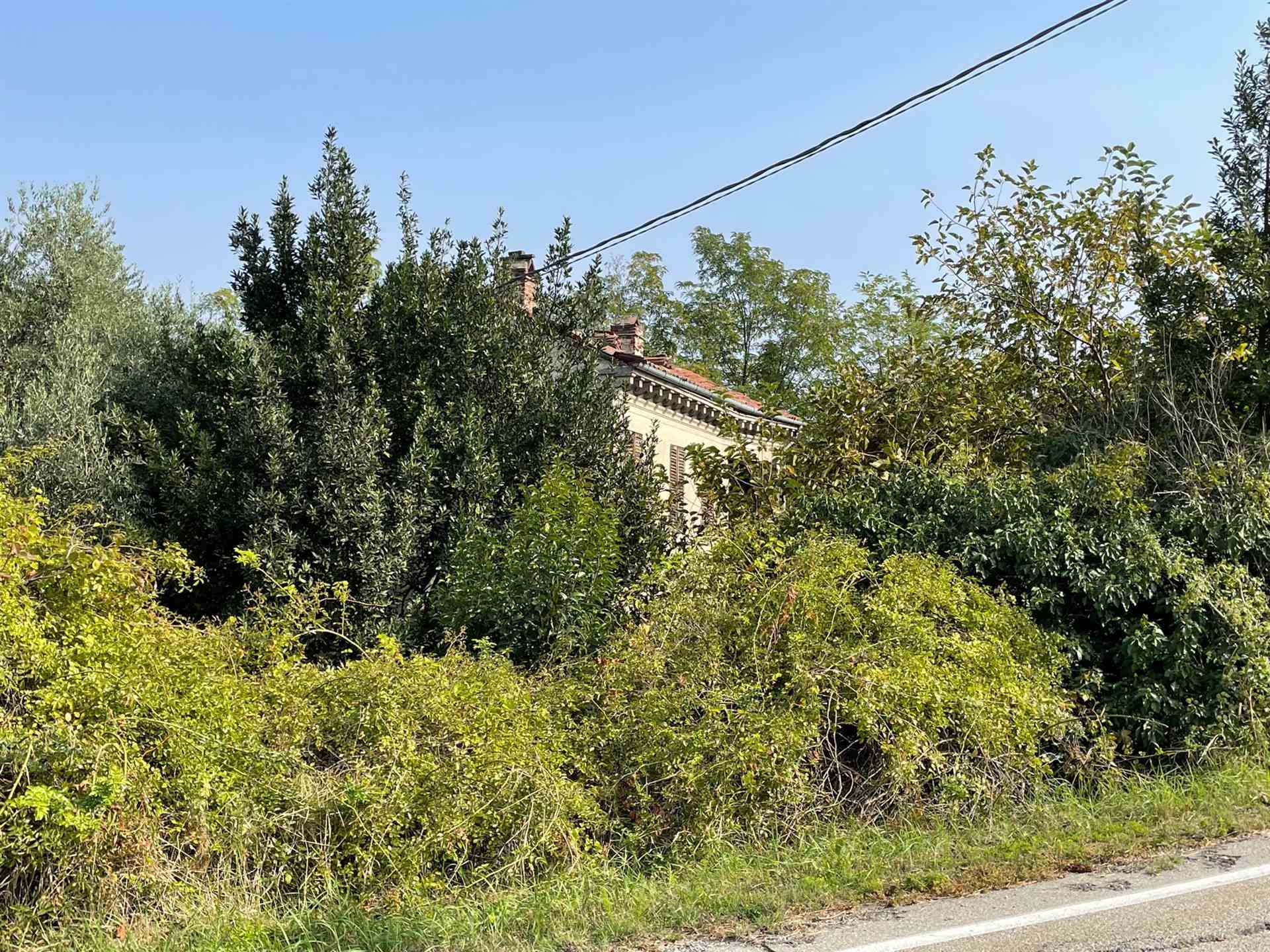 Rustico casale da ristrutturare in zona Rolasco Vialarda a Casale Monferrato