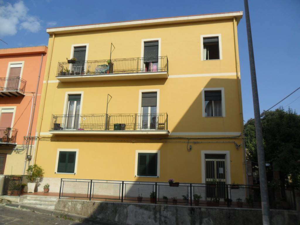Trilocale in Via Chiarandà 34 in zona Margherita, Viale Amedeo a Caltanissetta