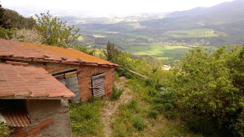 Rustico casale da ristrutturare in zona Sassa a Montecatini Val di Cecina