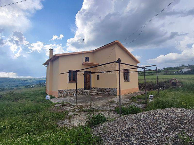 Casa singola in vendita a Potenza Zona Rurale