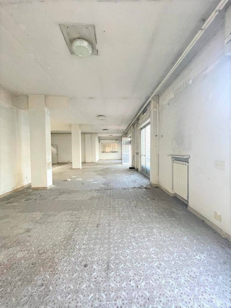 SANTA MARIA, CAMPI BISENZIO, Shop for sale, Be restored, Heating Individual heating system, Energetic class: G, placed at Ground, composed by: 1 Room,