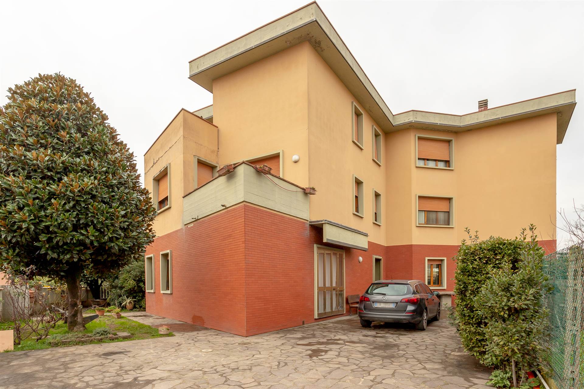 SAN GIUSTO, CAMPI BISENZIO, Villa for sale of 323 Sq. mt., Good condition, Heating Individual heating system, Energetic class: G, placed at Ground on 