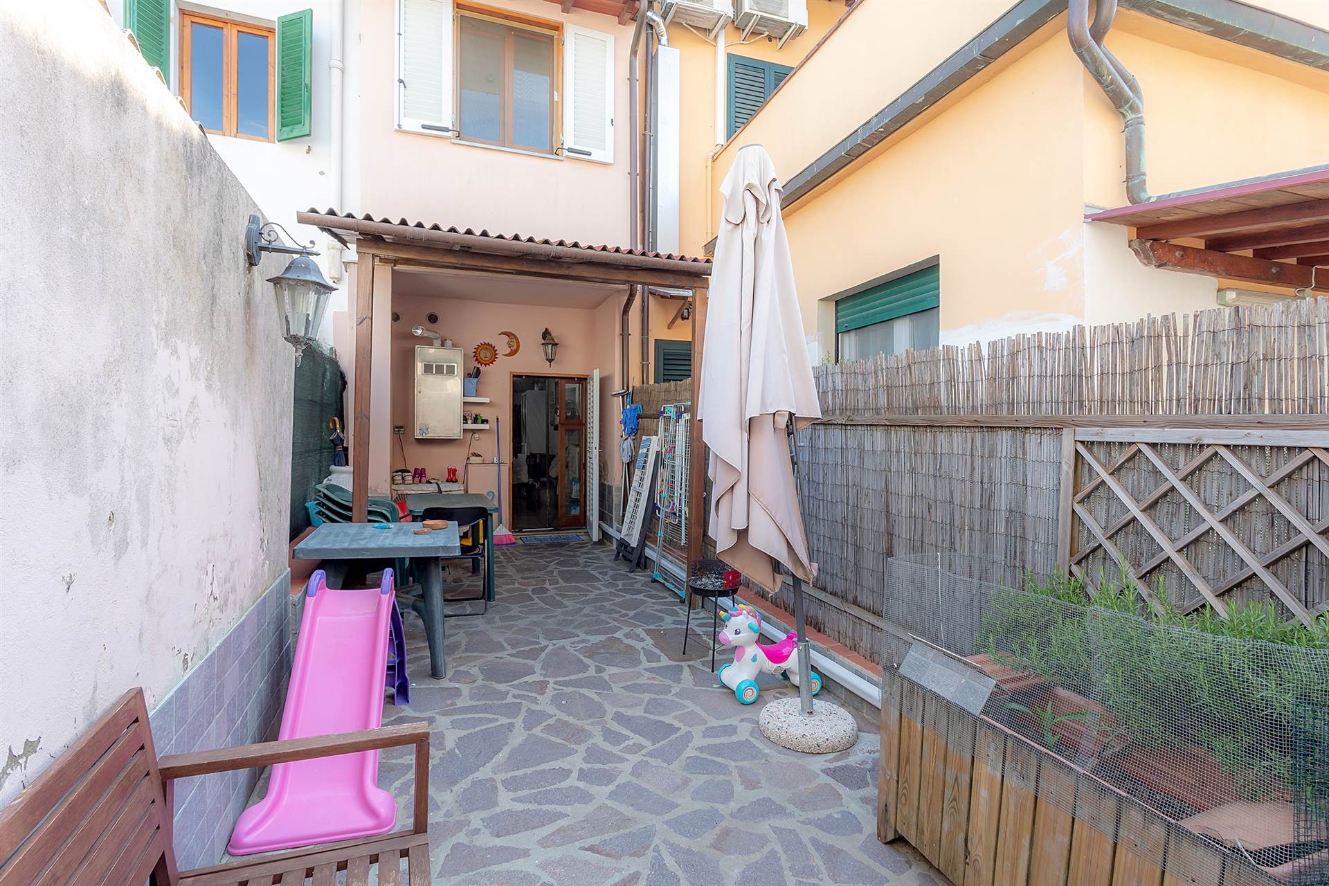 CENTRO, POGGIO A CAIANO, Terraced house for sale of 99 Sq. mt., Excellent Condition, Heating Individual heating system, Energetic class: G, placed at 