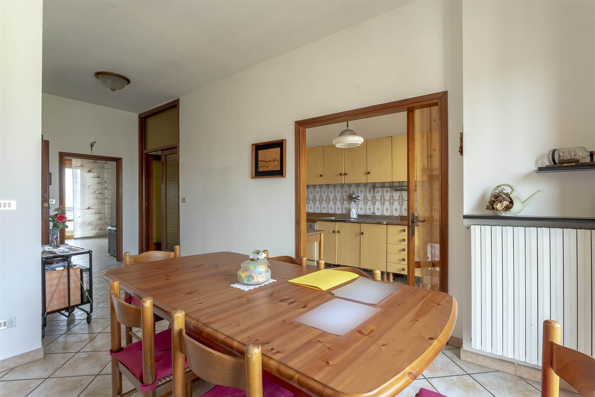 Campi Bisenzio, località San Cresci, in strada tranquilla e residenziale, nonché in prossimità di tutti i servizi e della prima periferia del comune di Firenze, si propone in vendita LUMINOSO 