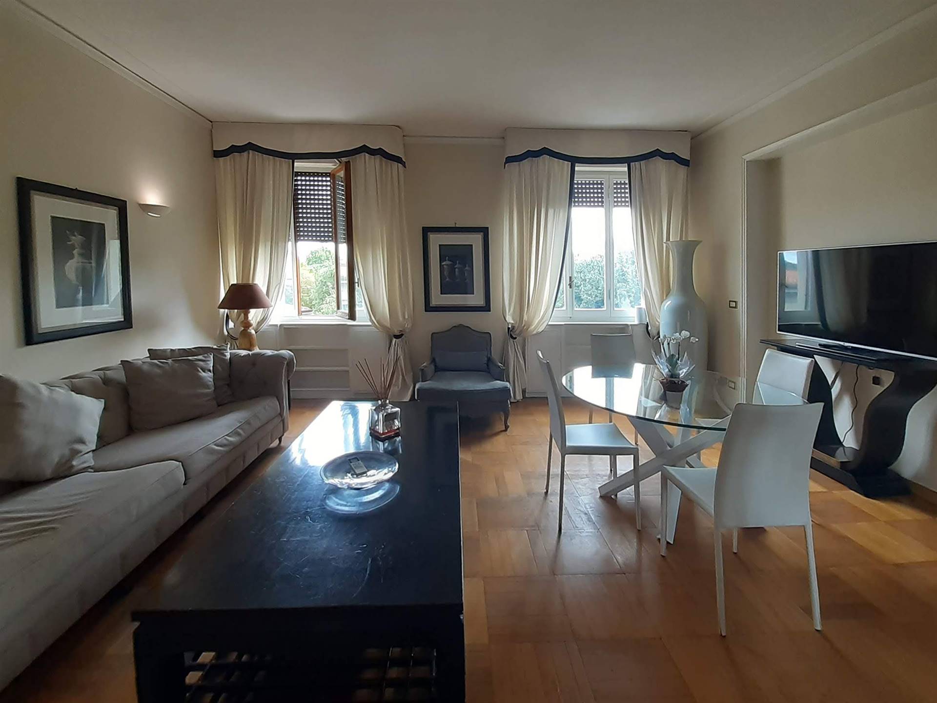 PIAZZA D'AZEGLIO, FIRENZE, Apartment for rent of 160 Sq. mt., Good condition, Heating Individual heating system, Energetic class: G, Epi: 227 kwh/m2 
