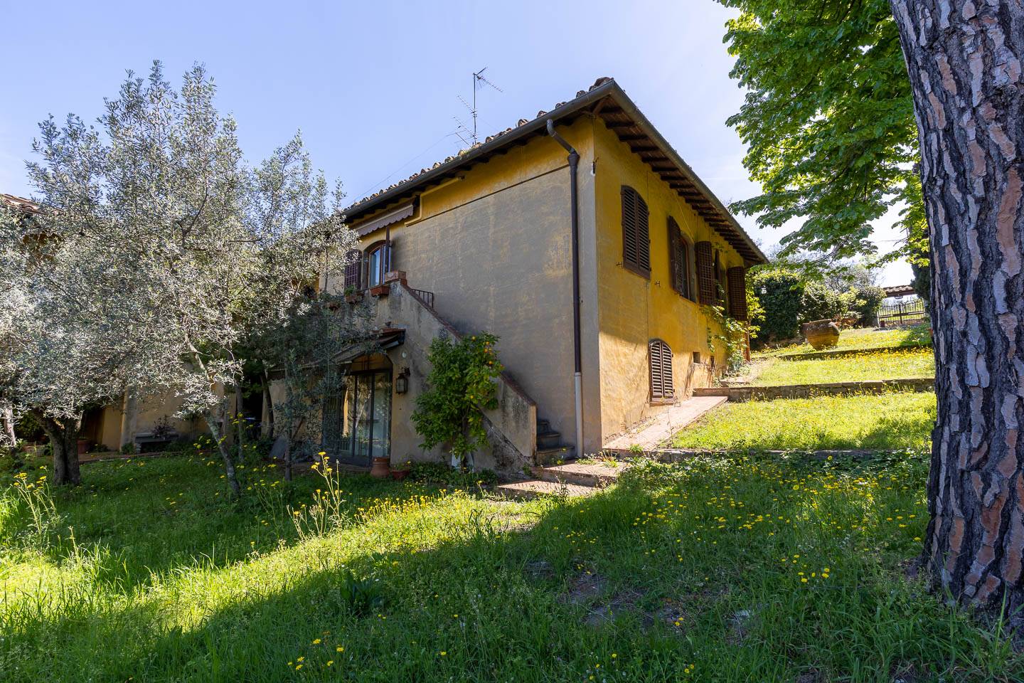 SETTIGNANO, FIRENZE, Villa for sale of 380 Sq. mt., Be restored, Heating Individual heating system, Energetic class: G, Epi: 175 kwh/m2 year, placed 