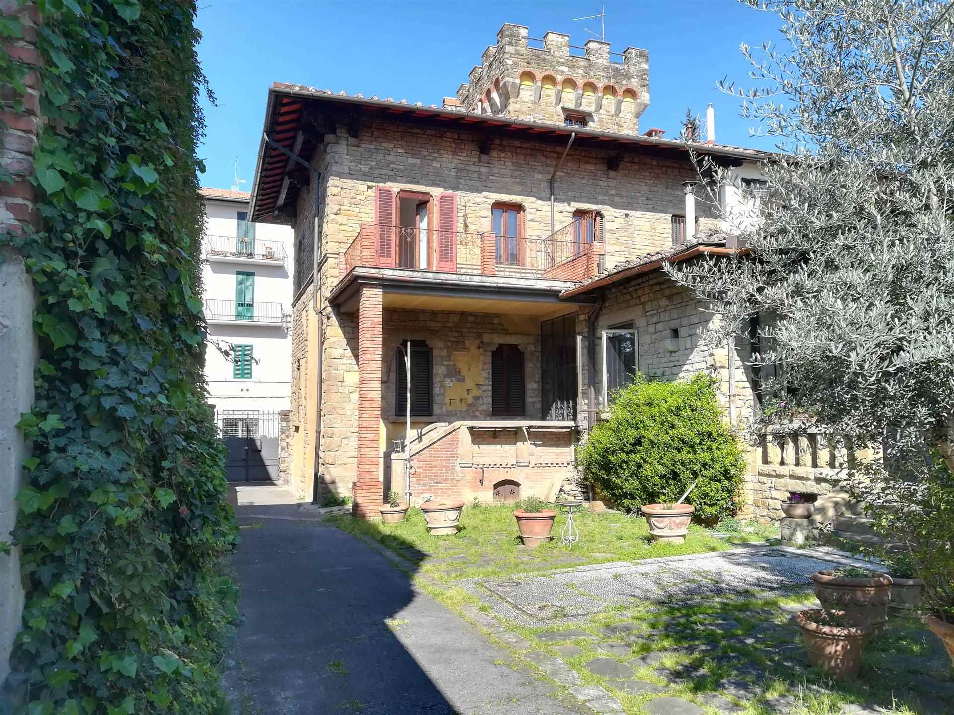 CAREGGI, FIRENZE, Terraced house for sale of 590 Sq. mt., Be restored, Heating Individual heating system, Energetic class: G, Epi: 175 kwh/m2 year, 