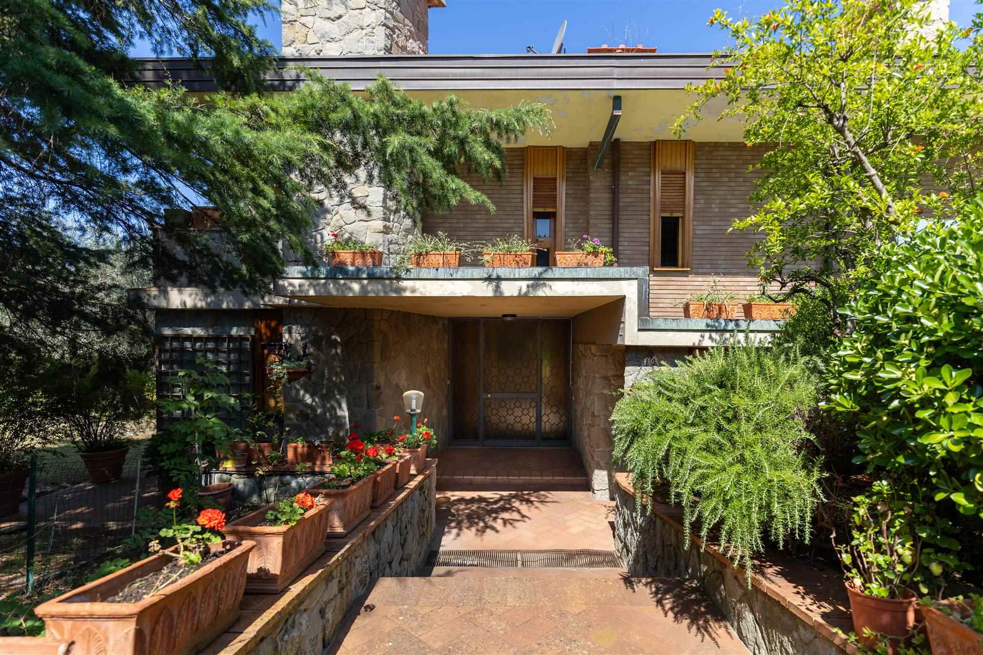 CAREGGI, FIRENZE, Villa for sale of 550 Sq. mt., Good condition, Heating Individual heating system, Energetic class: G, Epi: 155,63 kwh/m2 year, 