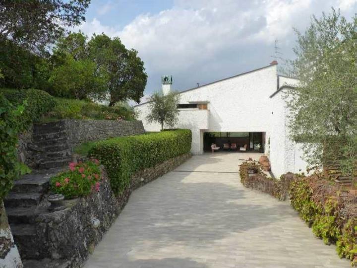 Villa ristrutturata in zona Tavarnuzze a Impruneta