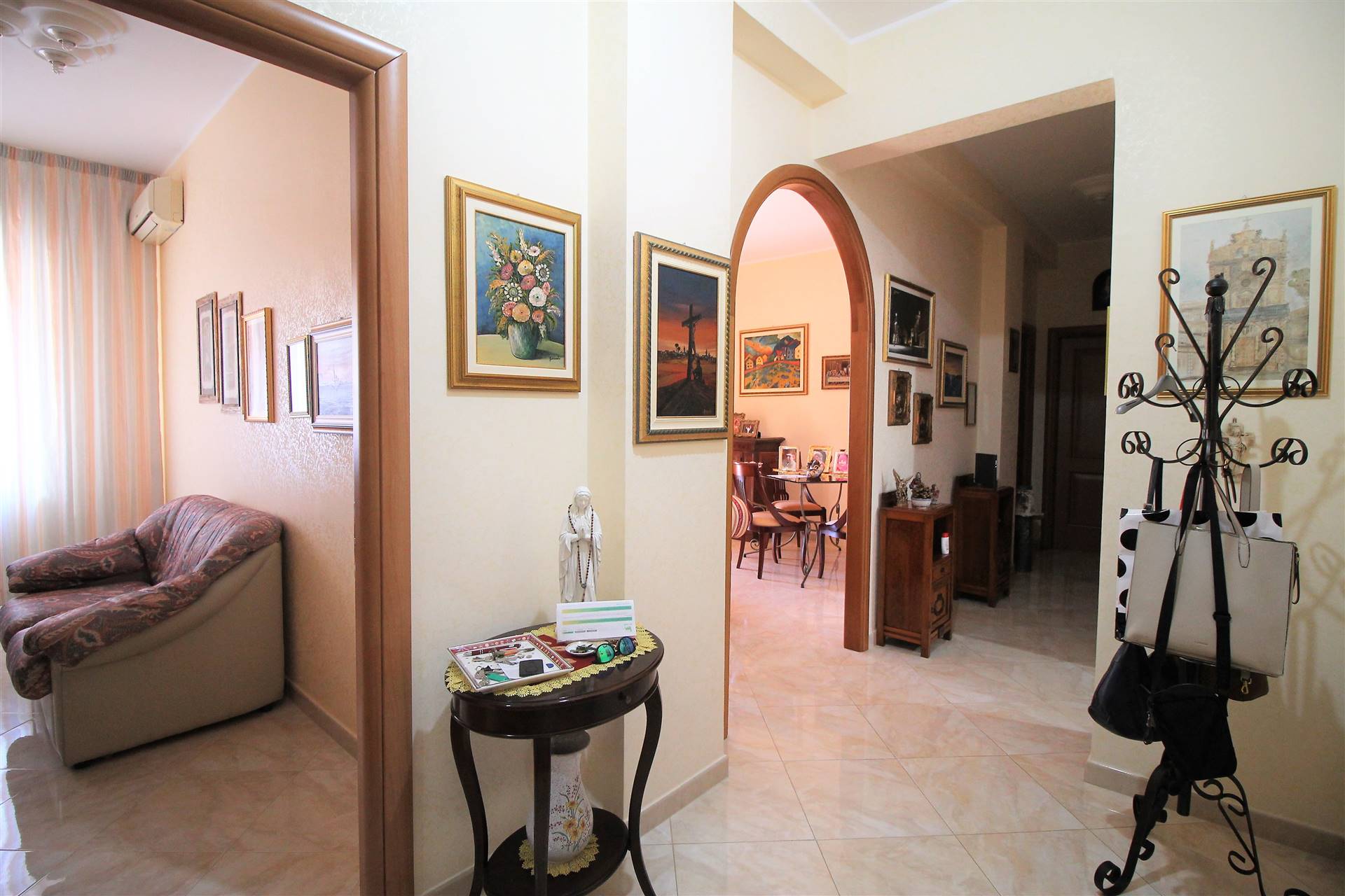 TUNISI, SIRACUSA, Apartment for rent of 97 Sq. mt., Excellent Condition, Heating Centralized, Energetic class: G, Epi: 135 kwh/m2 year, placed at 3° 