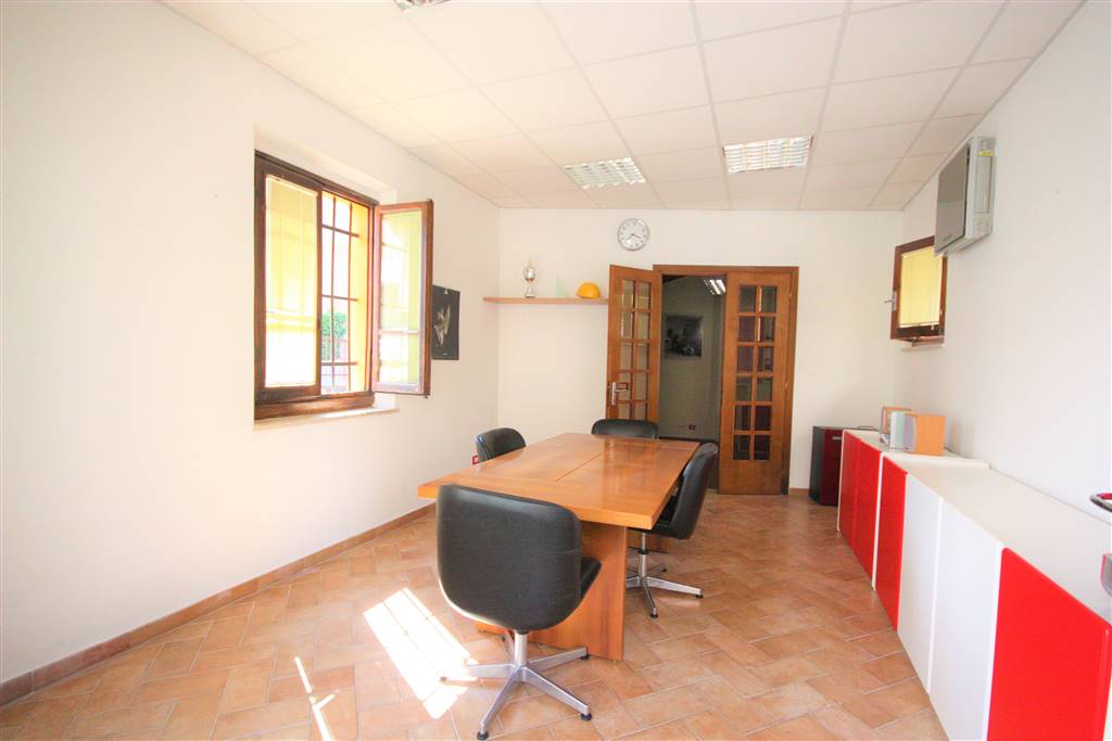 POGGIBONSI, Office for rent of 50 Sq. mt., Energetic class: G, placed at Ground, composed by: 2 Rooms, 1 Bathroom, Price: € 400