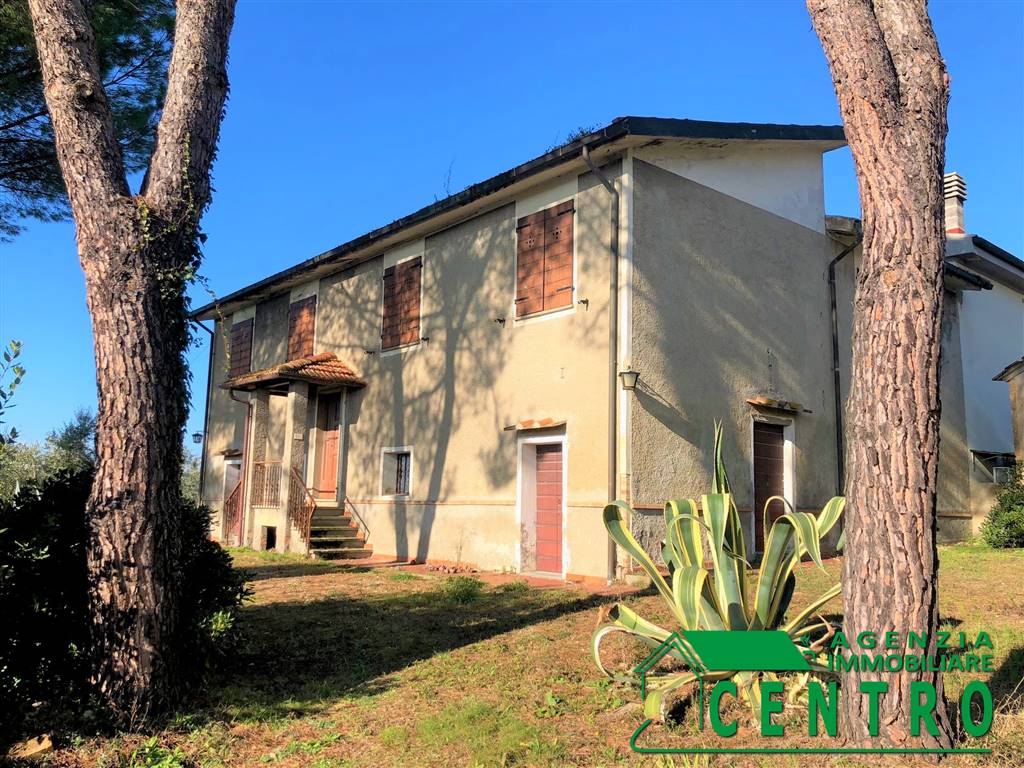 SAN DONNINO, CERTALDO, Farmhouse for sale of 350 Sq. mt., Be restored, composed by: 10 Rooms, 2 Bathrooms, Garden, Price: € 240,000