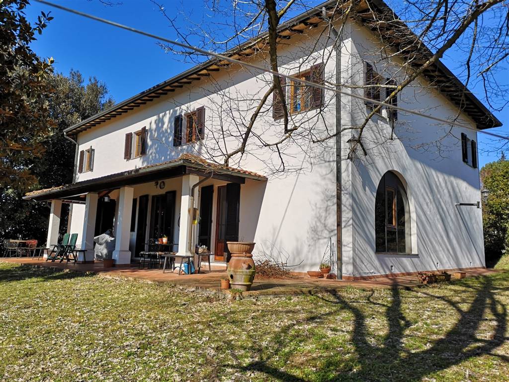 FUCECCHIO COLLINARE, in a quiet area surrounded by greenery, beautiful cottage free on 4 sides, in good condition, composed on the ground floor, 