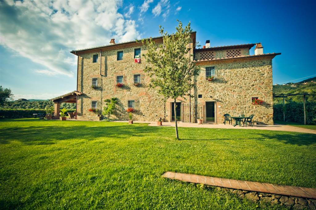 LAMPORECCHIO, Rustic farmhouse for sale of 600 Sq. mt., Excellent Condition, Heating Individual heating system, Energetic class: G, placed at Ground 