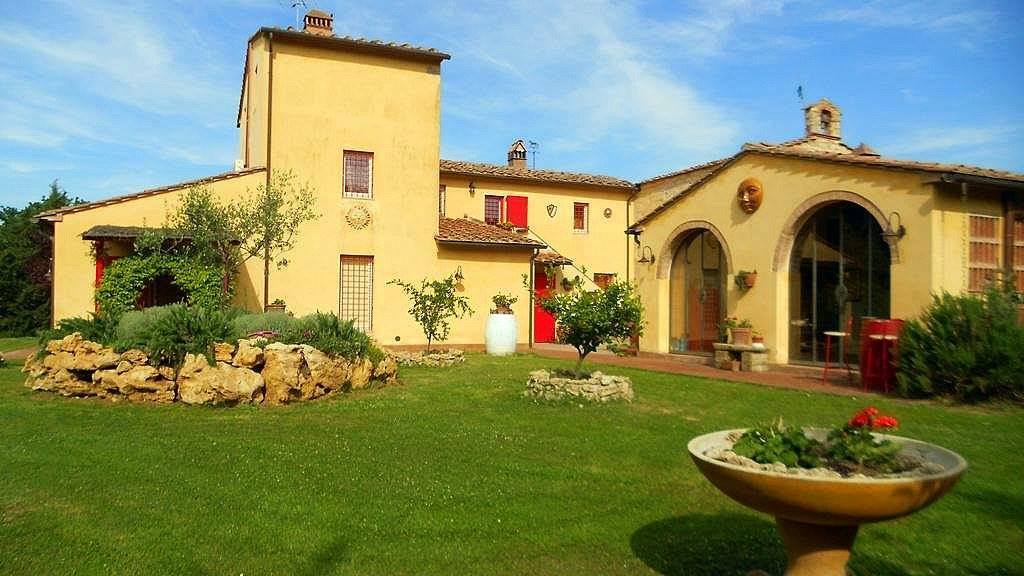 CASCIANA TERME, very close to all the amenities, in a veryquiet area, nice farmhouse, very characteristic, in perfect condition, dating back to 1700, 