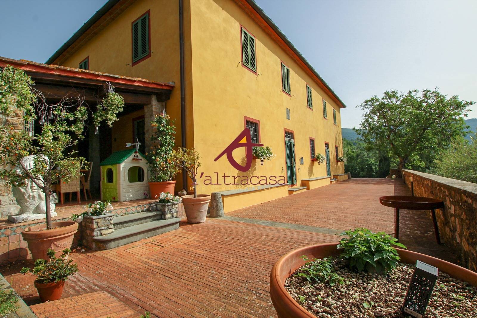 PISTOIA, only 30 minutes far from FLORENCE, amazing country VILLA, dating back to 1823, great view and surrounded by a large garden and a piece of 