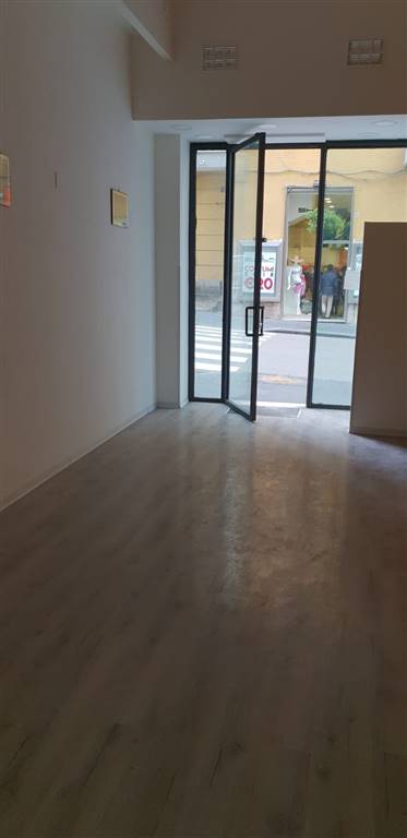 CENTRO, SALERNO, Store for rent of 72 Sq. mt., Energetic class: G, composed by: , Price: € 1,200