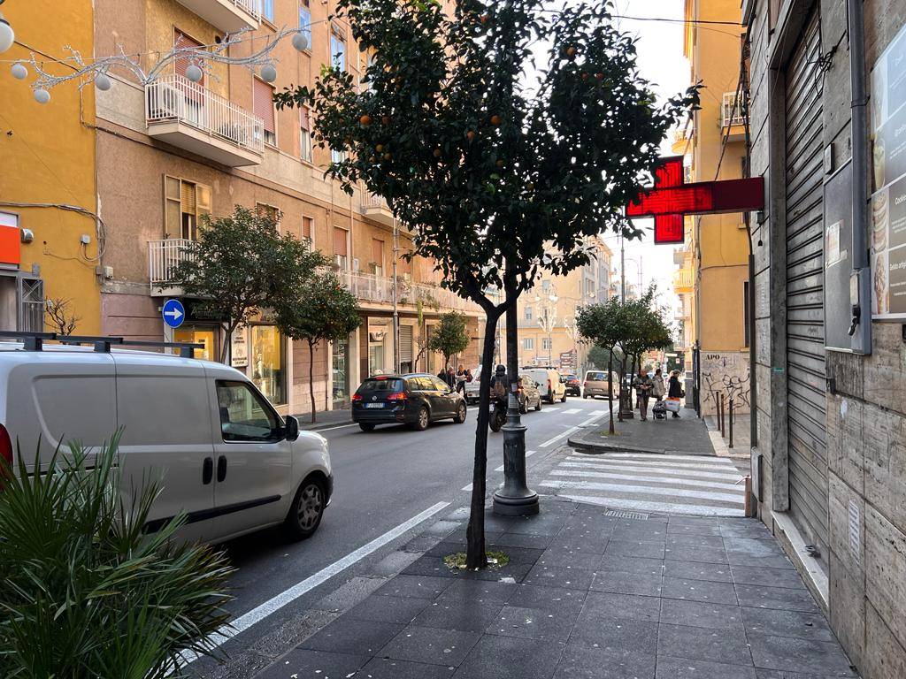 CENTRO, SALERNO, Store for rent of 80 Sq. mt., Energetic class: G, placed at Ground, composed by: , 1 Bathroom, Price: € 2,500