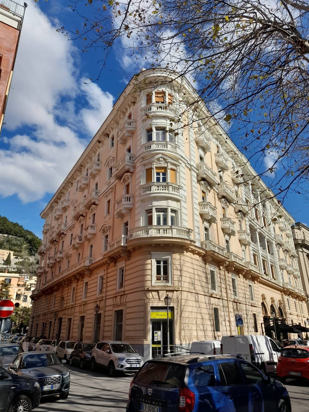 CENTRO, SALERNO, Apartment for rent of 300 Sq. mt., Good condition, Energetic class: G, placed at 1° on 5, composed by: 7 Rooms, 3 Bathrooms, Reserved